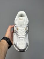 نایک وی فایو آر ان آر متالیک بژ Nike V5 RNR Parachute Beige Metallic Pewter - Image 3