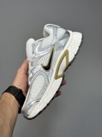 نایک وی فایو آر ان آر متالیک بژ Nike V5 RNR Parachute Beige Metallic Pewter - Image 4