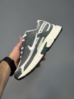 کتونی نایک اینیشیتور خاکستری بژ Nike Initiator Grey Beige - Image 4