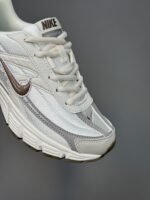 کتونی نایک اینیشیتور سفید خاکستری قهوه‌ای Nike Initiator Phantom Light Bone Sail Brown - Image 5