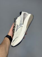 کتونی میزانو استرو پلاس سفید قهوه ای Mizuno Astro Plus Off White Brown - Image 4