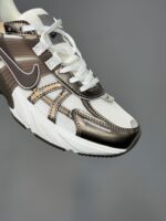 کتونی نایک وی تو کی ران سفید قهوه ای Nike V2K Run Mink Brown Summit White College Grey Ironstone - Image 6