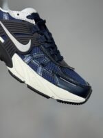 کتونی نایک وی تو کی ران سرمه ای Nike V2K Run Thunder Blue Wolf Grey - Image 6