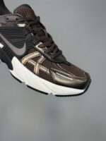 کتونی نایک وی تو کی ران قهوه‌ای سوخته Nike V2K Run Velvet Brown White Black Baroque Brown - Image 5
