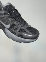 کتونی نایک وی تو کی ران مشکی طوسی Nike V2K Run Black Grey - Image 5