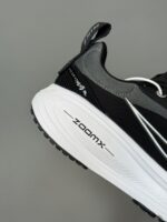 کتونی نایک وومرو 18 مشکی سفید Nike Vomero 18 Black White - Image 5