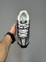 نایک اینیشیتور نقره‌ای خاکستری مشکی سفید Nike Initiator Anthracite Metallic Cool Grey - Image 4