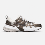 کتونی نایک وی تو کی ران سفید قهوه ای Nike V2K Run Mink Brown Summit White College Grey Ironstone