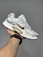 نایک وی فایو آر ان آر متالیک بژ Nike V5 RNR Parachute Beige Metallic Pewter - Image 2