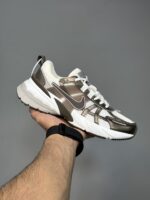 کتونی نایک وی تو کی ران سفید قهوه ای Nike V2K Run Mink Brown Summit White College Grey Ironstone - Image 2