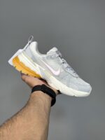 کتونی نایک وی تو کی ران خاکستری خردلی Nike V2K Run - Image 2