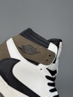 کتونی نایک ایر جردن وان ترویس اسکات سفید قهوه ای Nike Air Jordan 1 Travis Scott White Mocha - Image 7