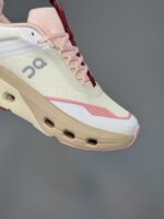 کتونی آن رانینگ کلودنوا کرم صورتی خاکستری On Running Cloudnova X Beige & Grey - Image 7