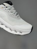 کتونی آن رانینگ کلودتیلت 2 لوئه‌وه سفید On Running Cloudtilt 2 LOEWE Sand White - Image 7